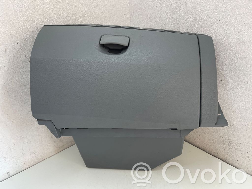 Renault Clio III Glove box 