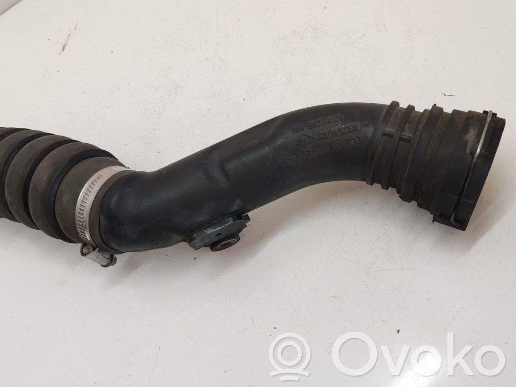 Renault Clio III Air intake hose/pipe 