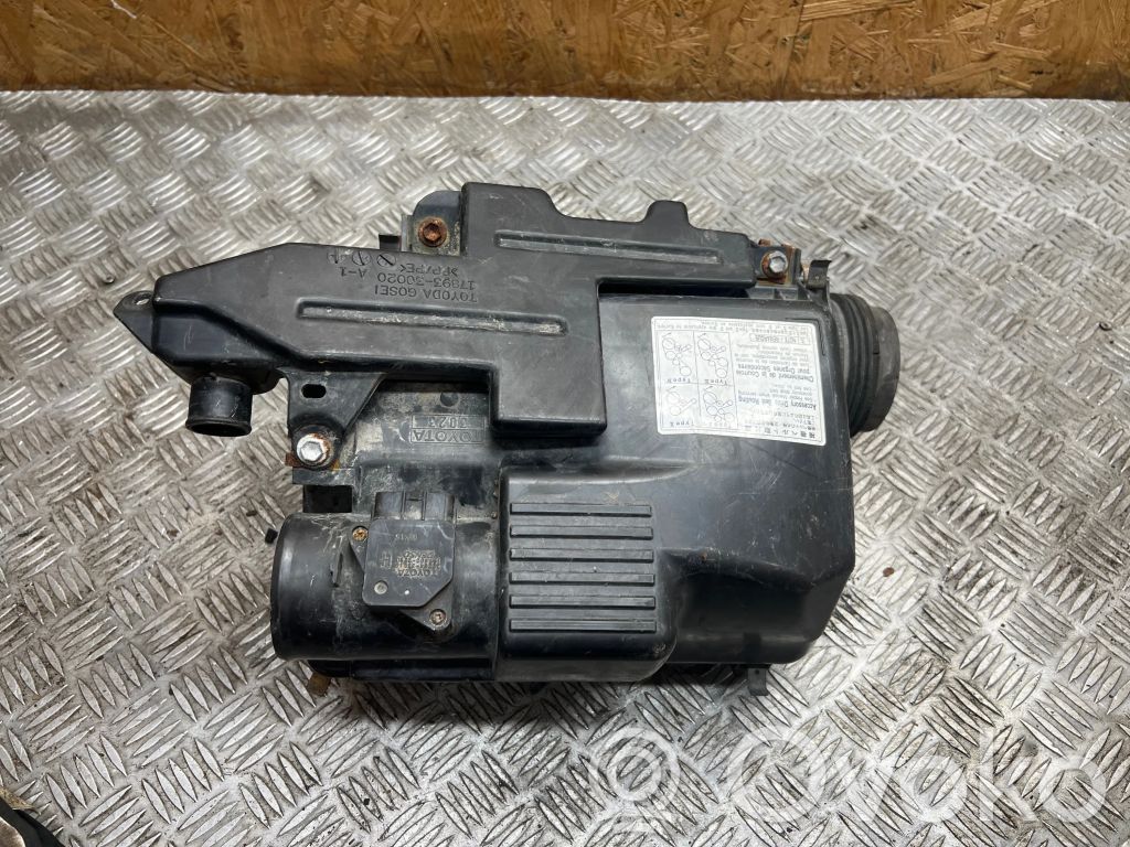 Toyota Land Cruiser (J120) Cutie filtru aer 