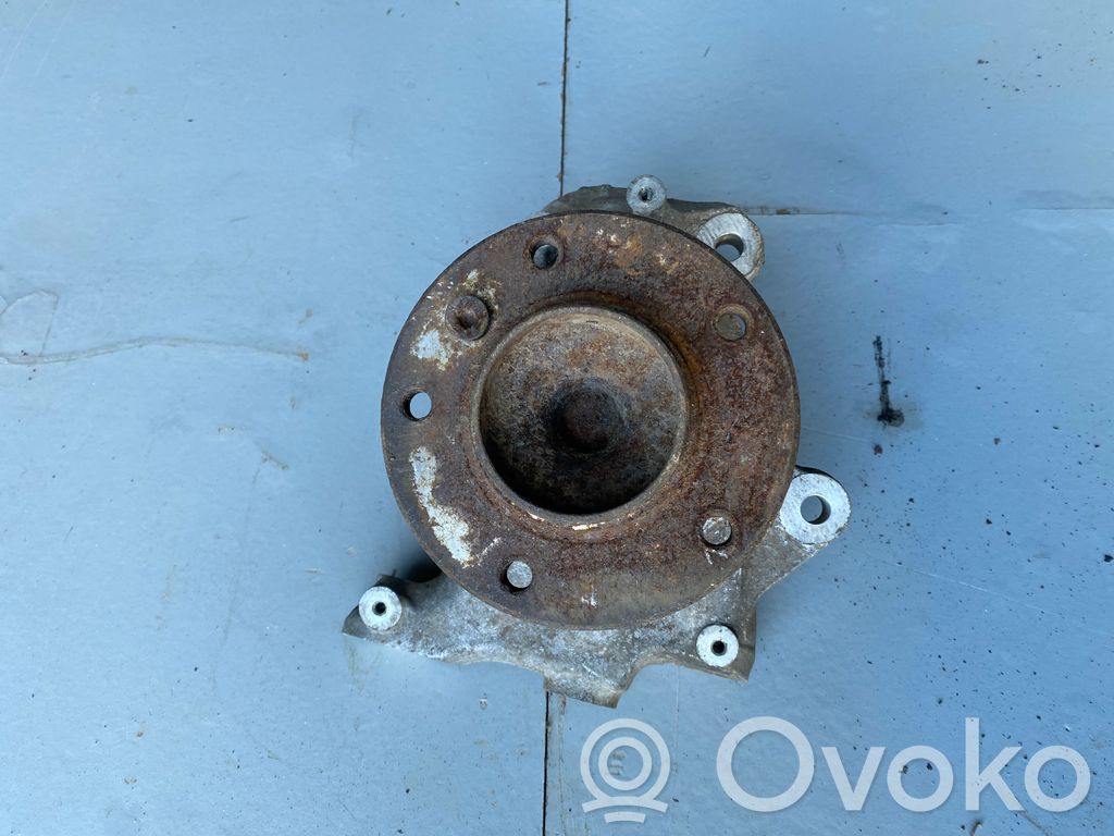 Front wheel hub spindle knuckle
