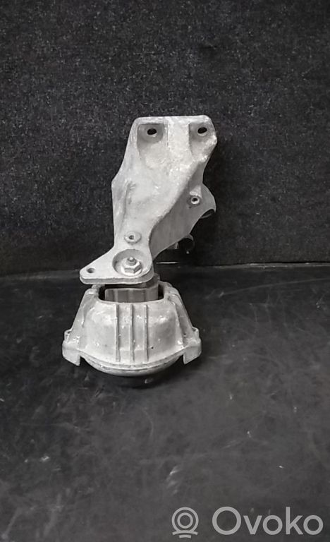 Engine mount bracket