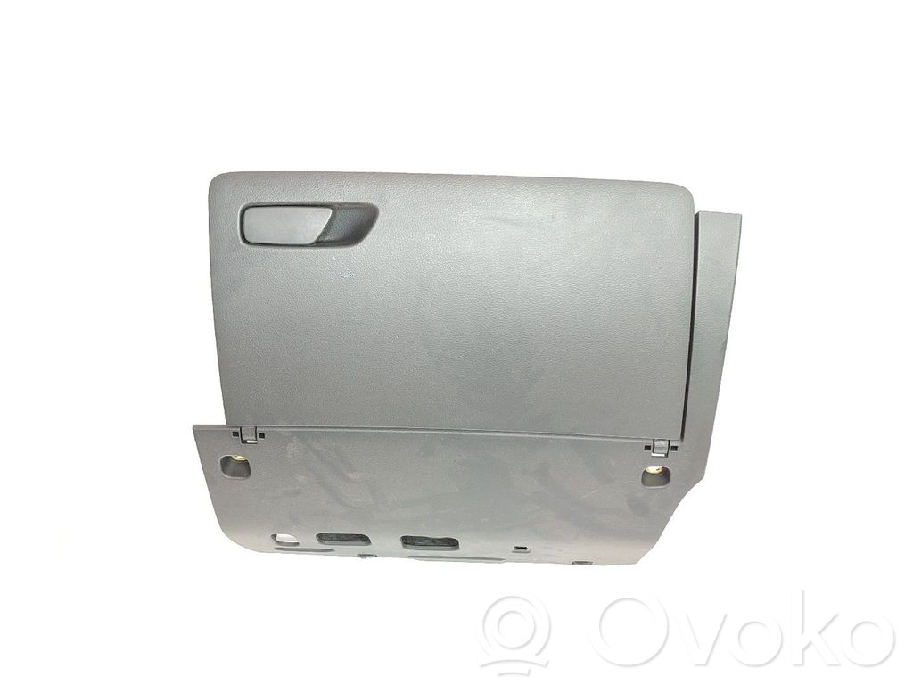 Glove box   8V1857035