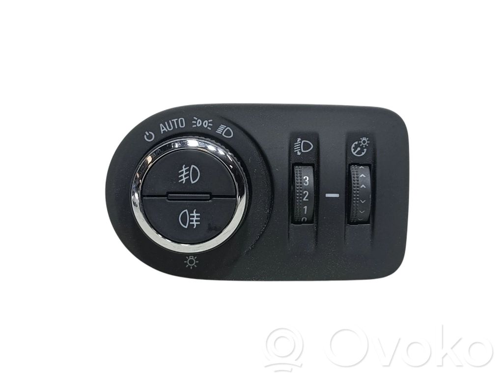 Light switch   13470446
