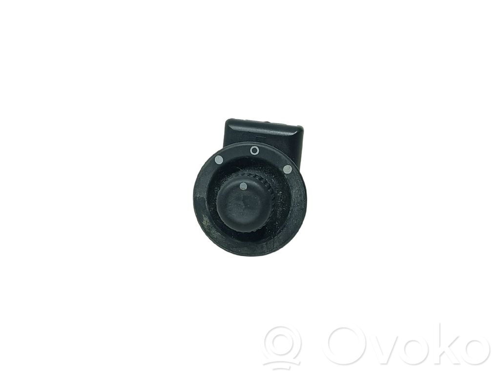 Wing mirror switch   255704649R,2557000QAC,255704649R,255706283R,7700421287,7700429992,7700432971,7700434846,7700436530,7700787784,7700803531,8200002442,8200046317,8200190690,8200214919