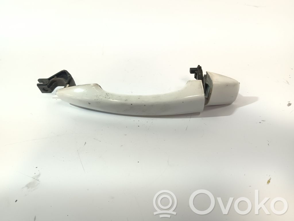 Manecilla externa puerta delantera