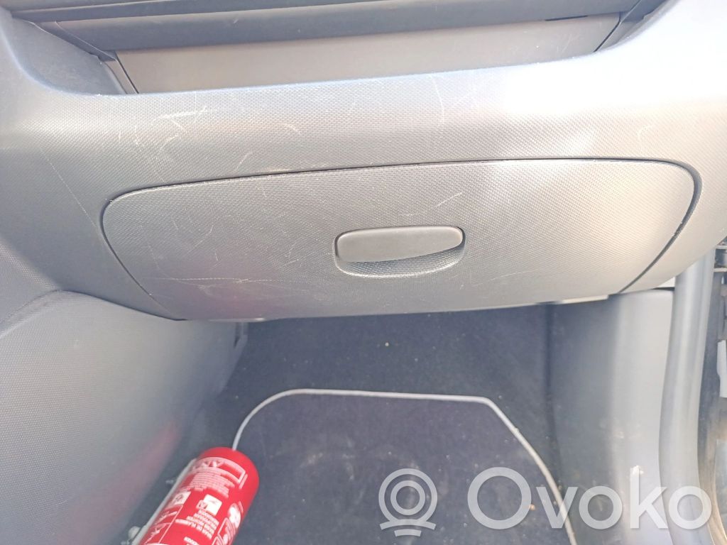 Renault Clio IV Glove box 