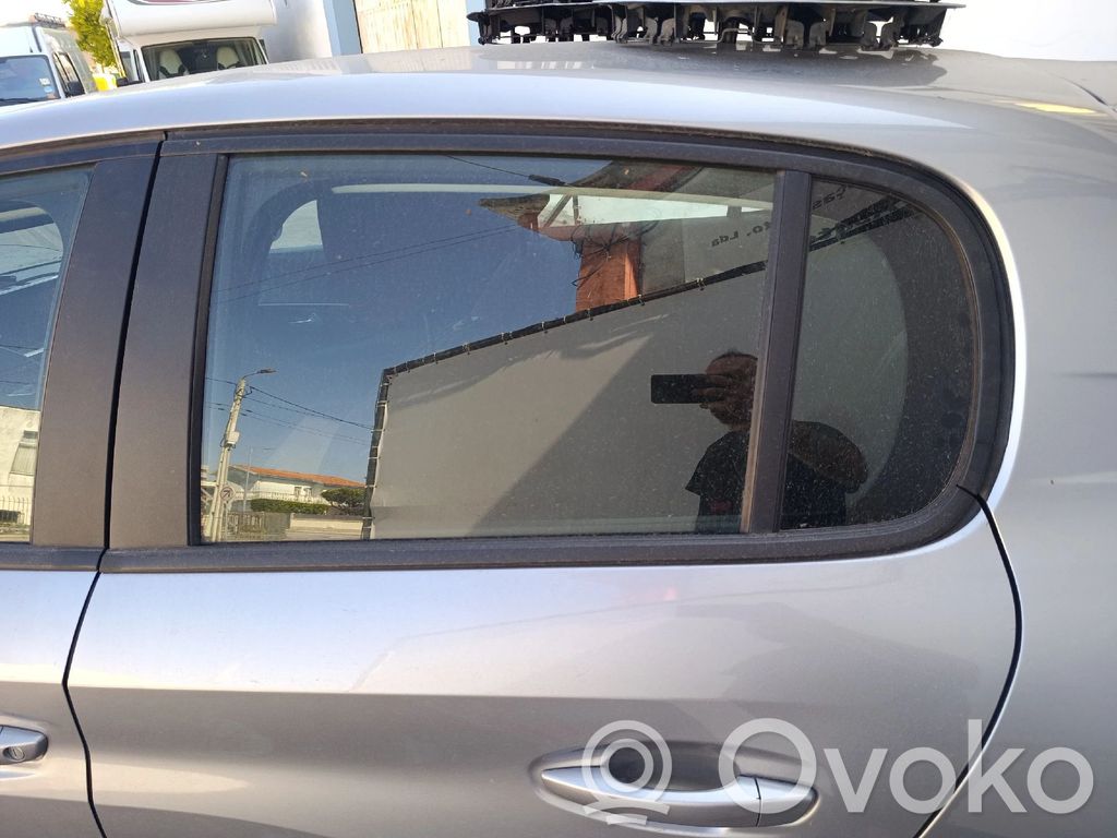 Peugeot 208 II Luna de la puerta trasera