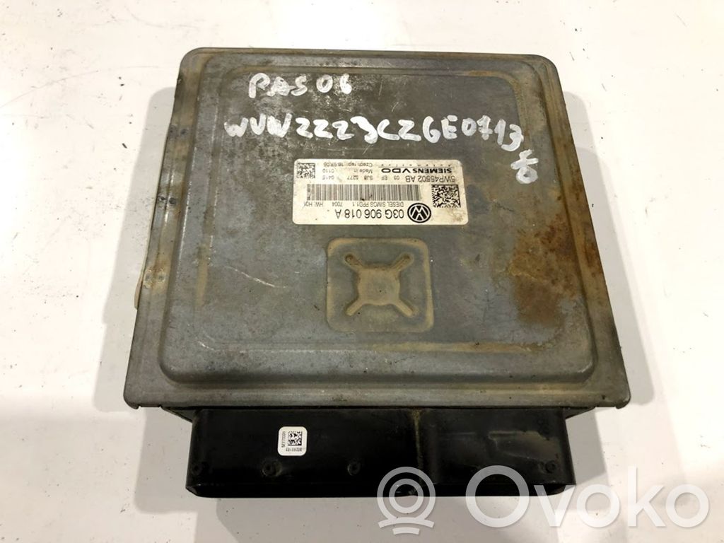 Volkswagen PASSAT B6 Engine control unit/module 
