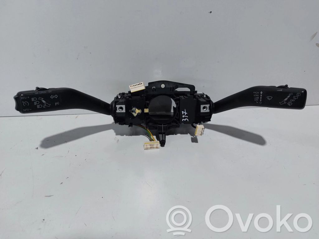 Volkswagen Golf VI Wiper turn signal indicator stalk/switch 