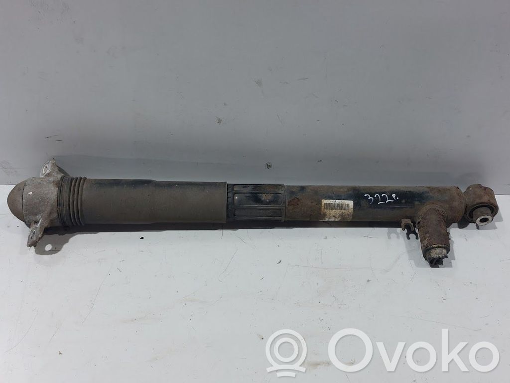 Volkswagen PASSAT B8 Stoßdämpfer hinten 