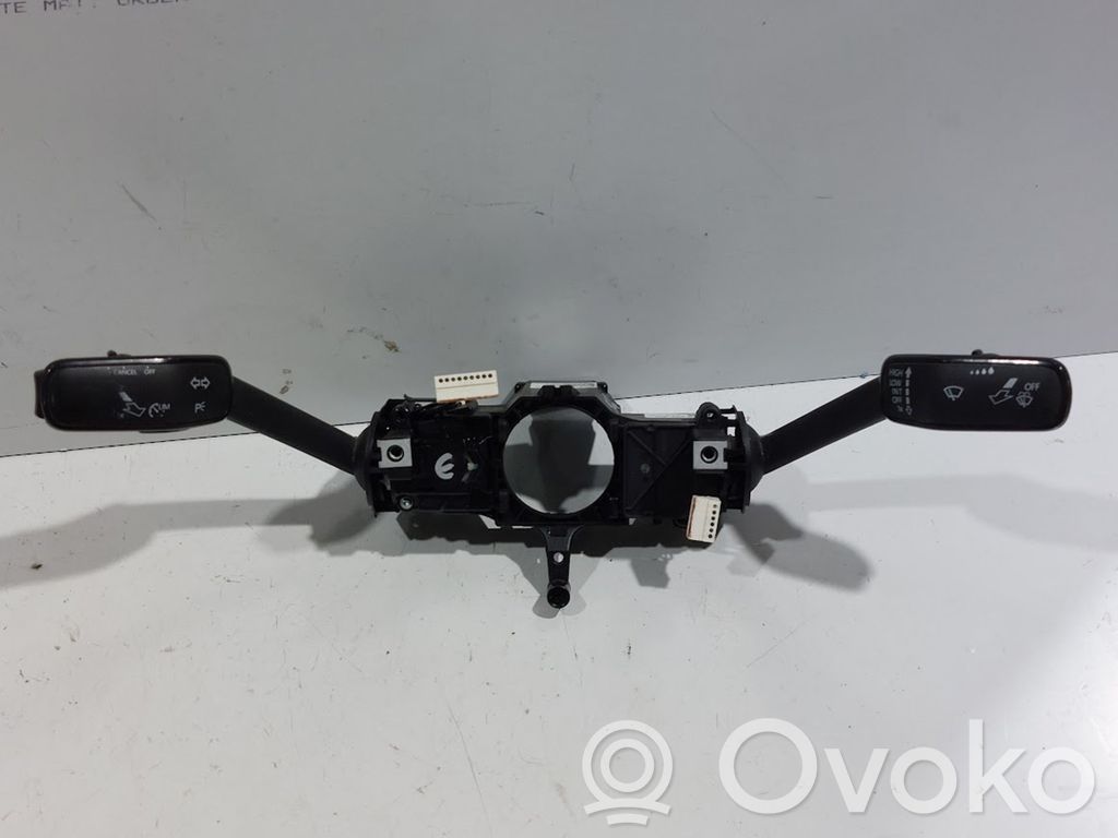 Skoda Superb B8 (3V) Interruptor/palanca de limpiador de luz de giro 