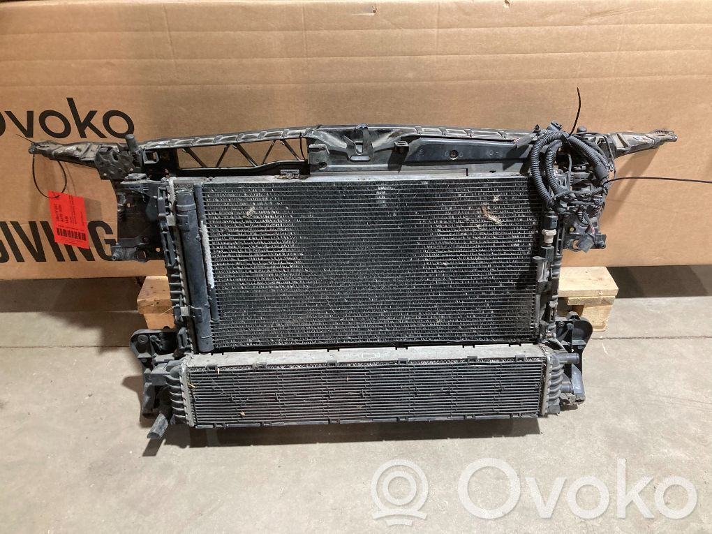 Audi A6 C7 Radiatorių panelė 