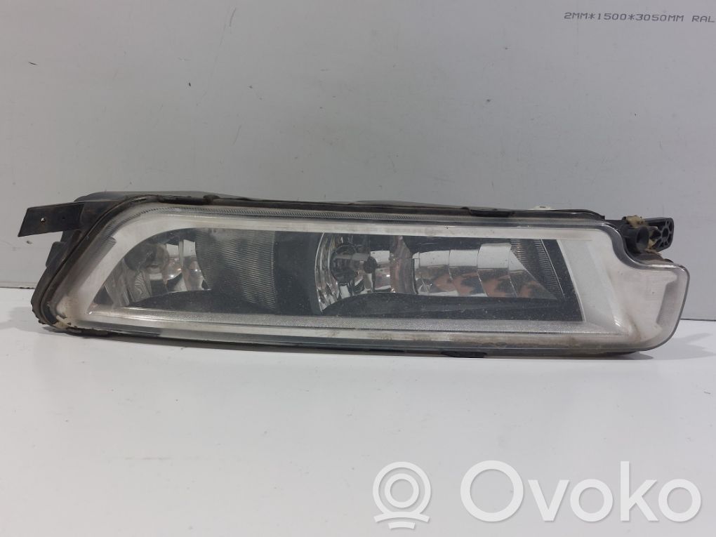 Volkswagen PASSAT B8 USA Etusumuvalo 