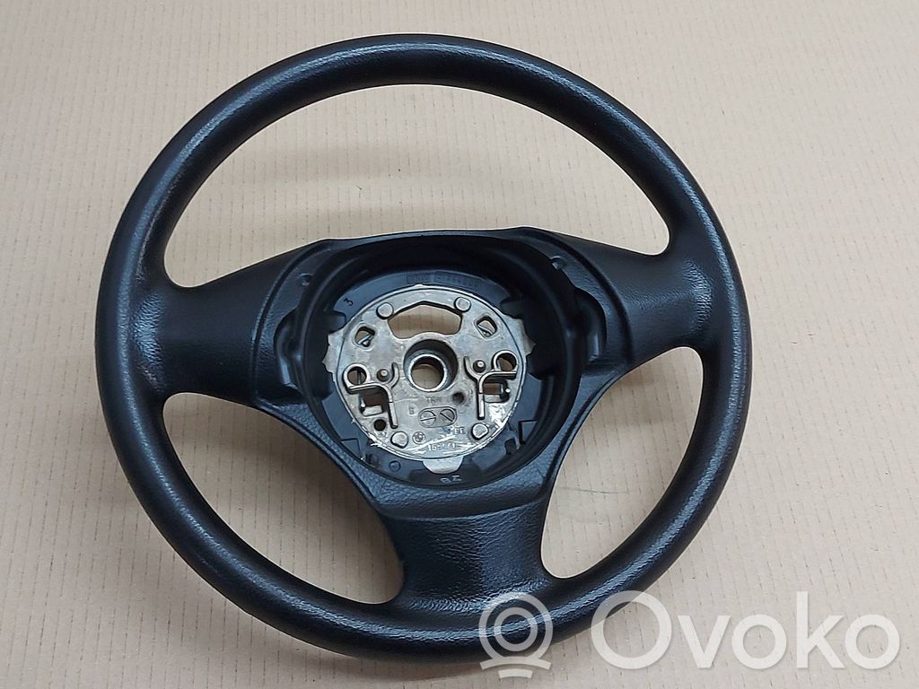 Steering wheel   6763076