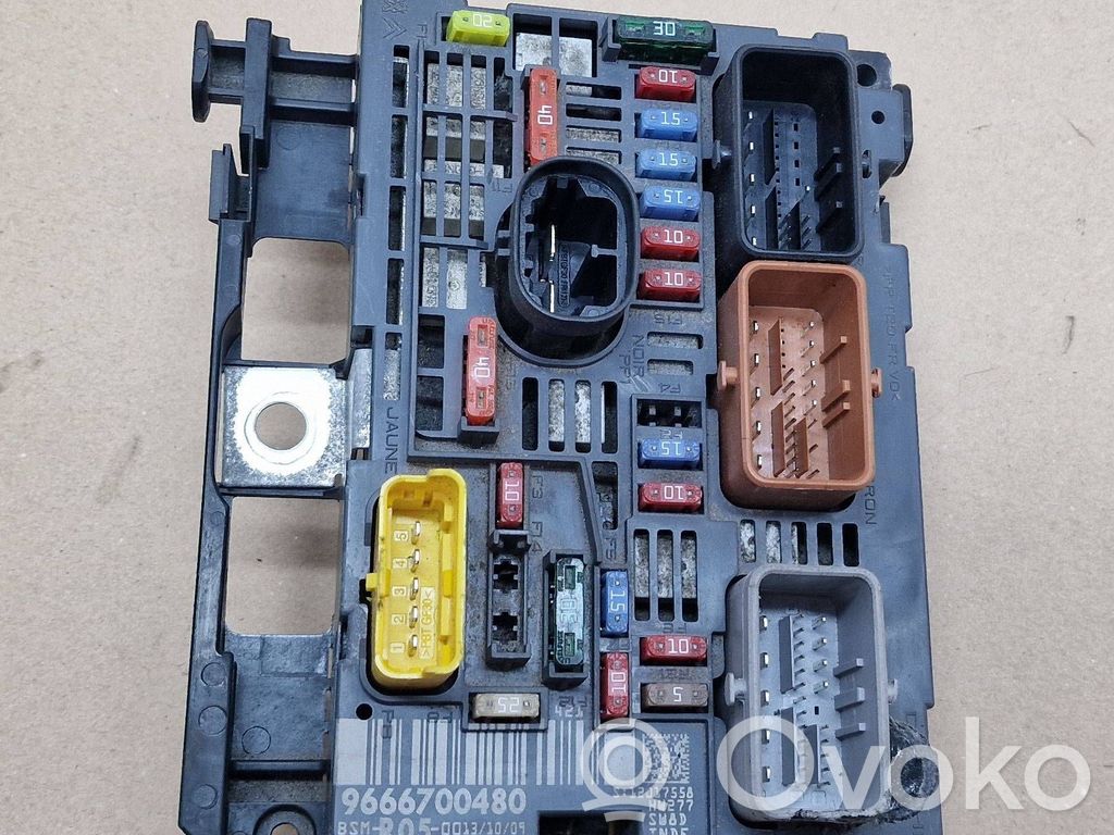 Peugeot 308 SW  Fuse module 