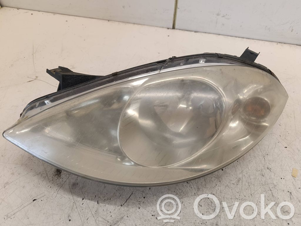 Mercedes-Benz A W169 Lampa przednia 