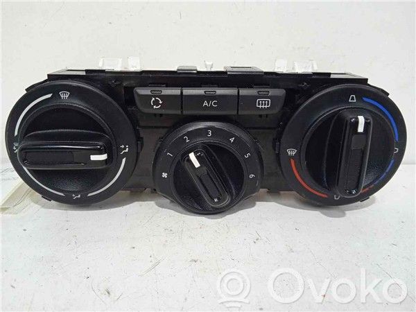 Interruptor del aire acondicionado (A/C)   E1063071