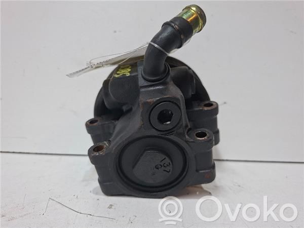 Ohjaustehostimen pumppu   YC1E3A733AB