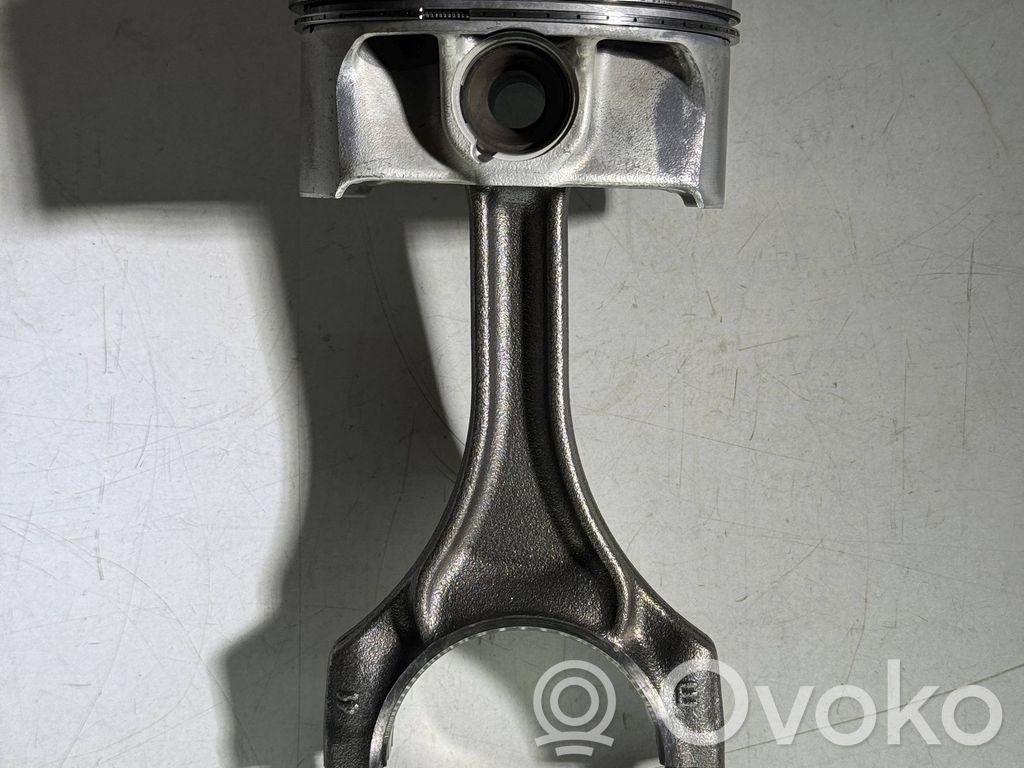 BMW M5 F90 Pistón con biela 