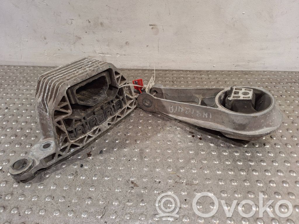 Engine mounting bracket   S25056604,84240118