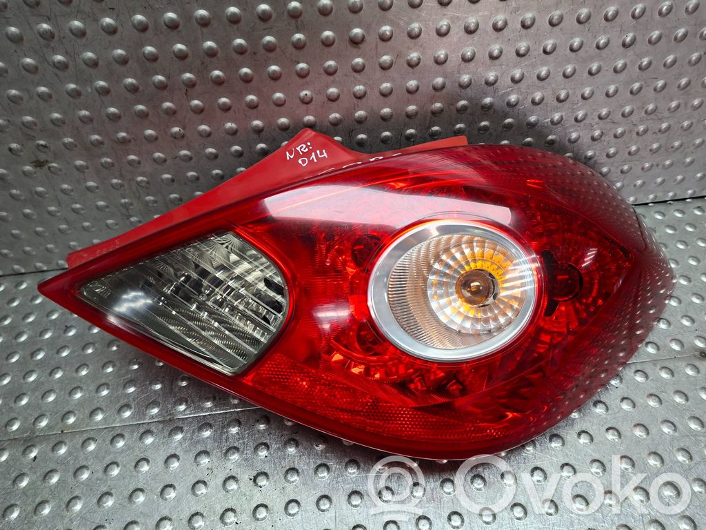 Opel Corsa D Aizmugurējais lukturis virsbūvē 