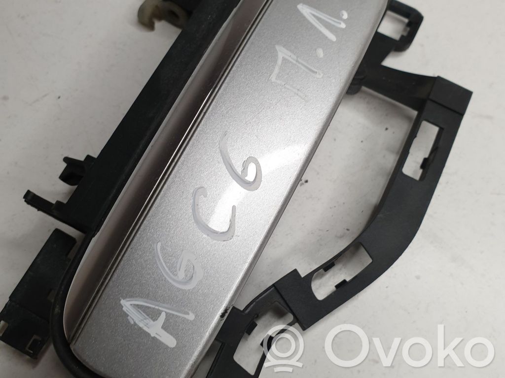Manecilla externa puerta delantera   4F0837885