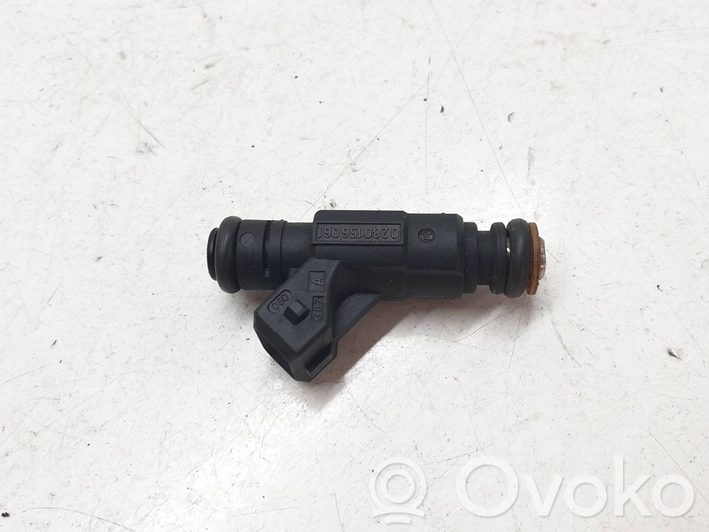 Audi A4 S4 B7 8E 8H Listwa wtryskowa 