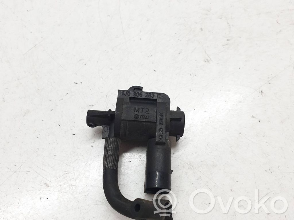 Audi A4 S4 B7 8E 8H Zawór podciśnienia / Elektrozawór turbiny 