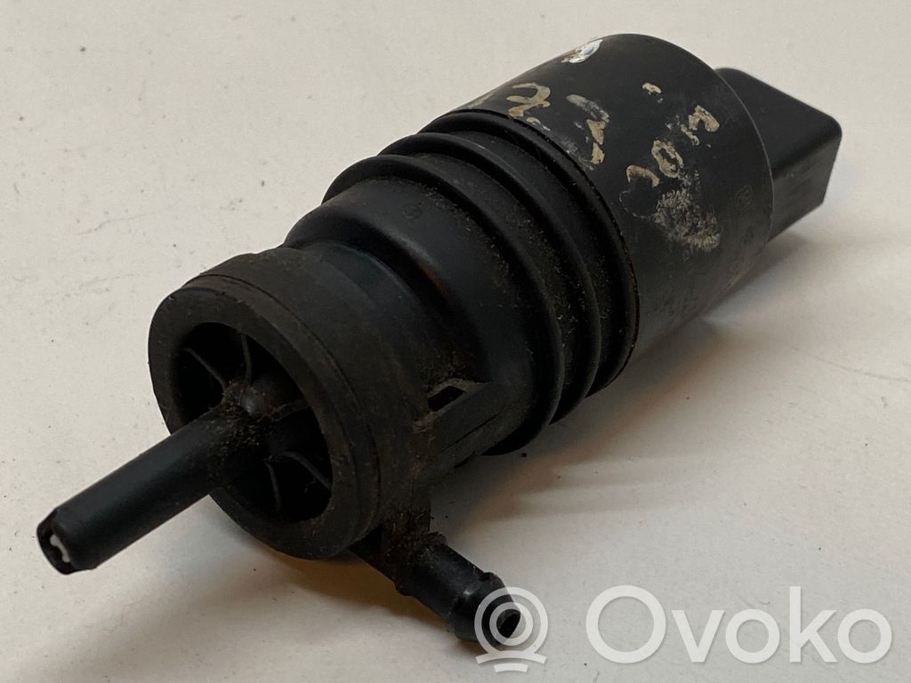Opel Antara Pompa spryskiwacza szyby przedniej / czołowej 