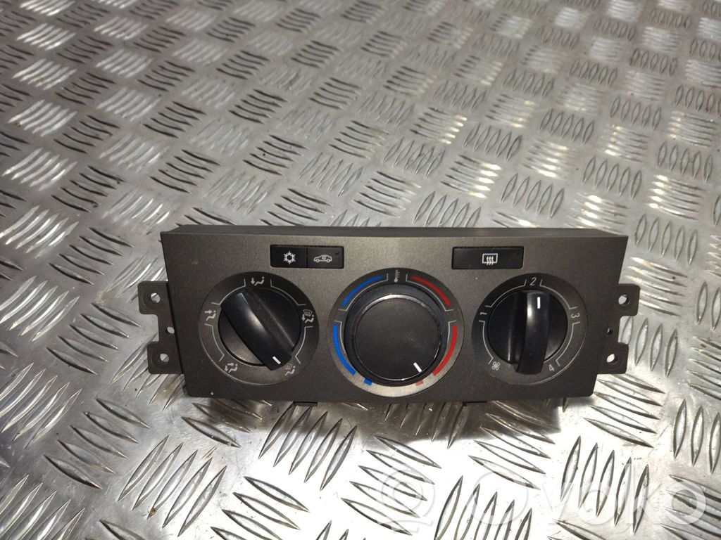 Opel Antara Climate control unit 