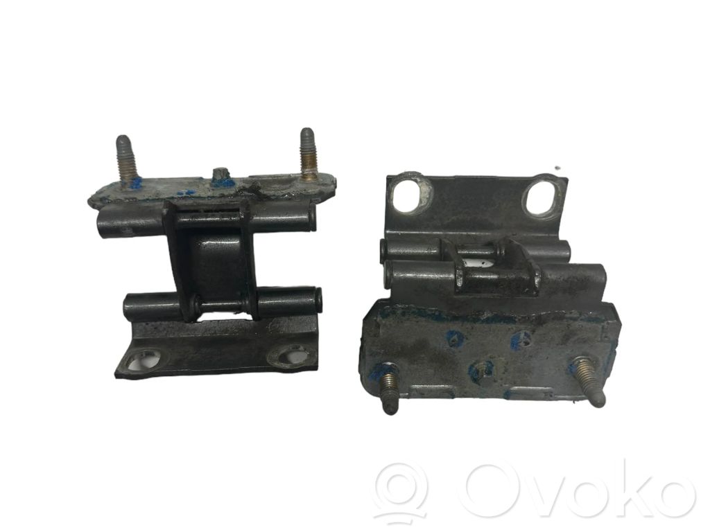 Loading door hinge set