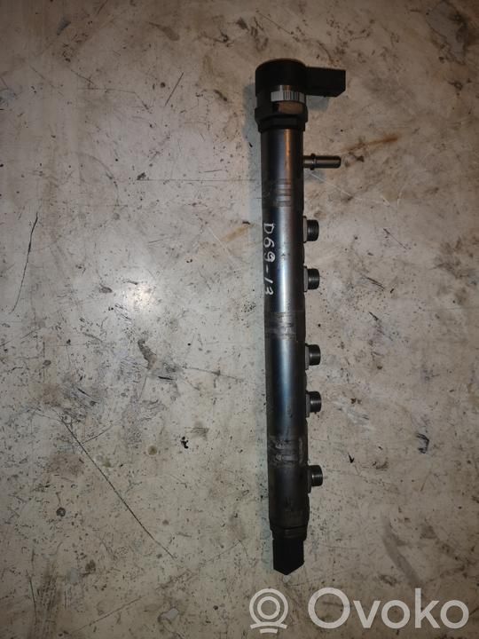 BMW 1 E81 E87 Fuel distributor 