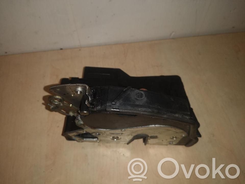 BMW 7 E65 E66 Galinių durų spyna 