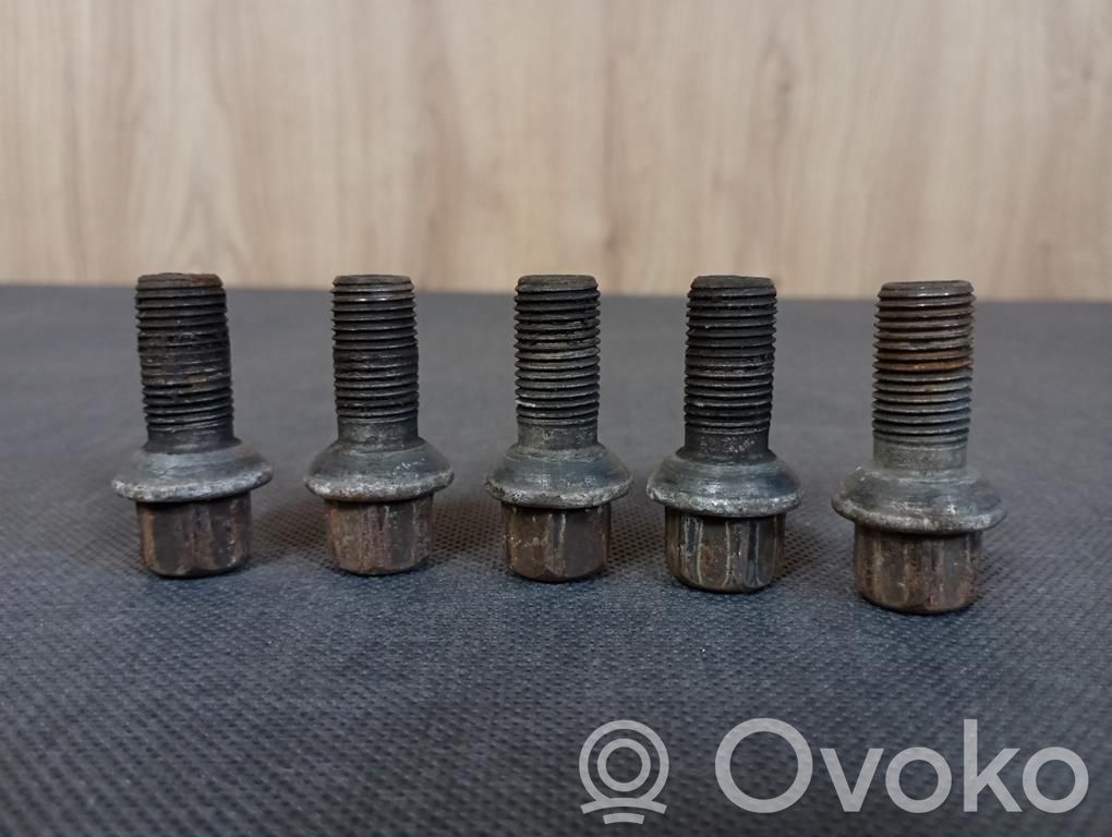 Mercedes-Benz E C207 W207 Tuercas/tornillos 
