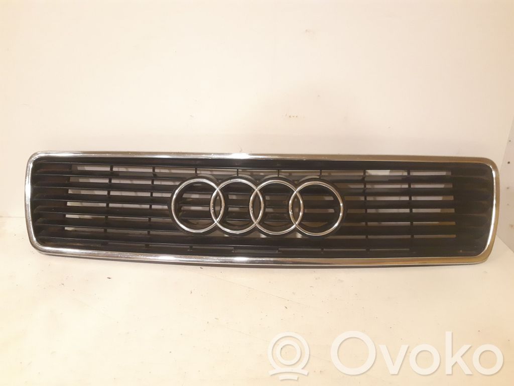 Audi V8 Etupuskurin ylempi jäähdytinsäleikkö 