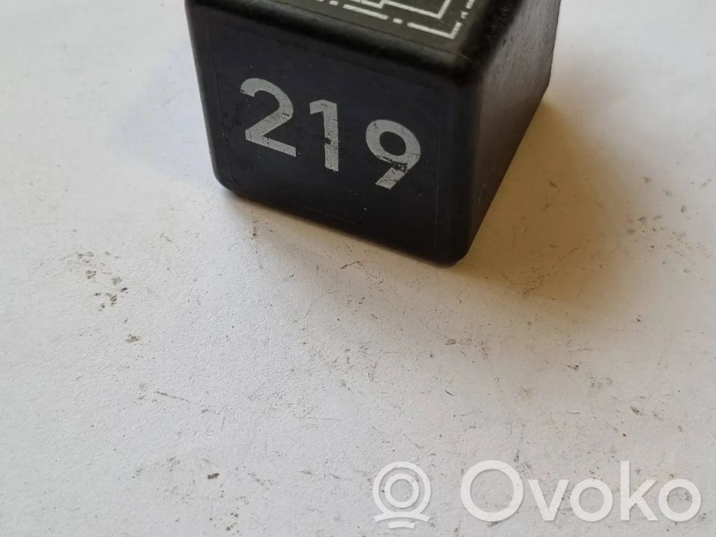 Volkswagen PASSAT B5 Other relay 