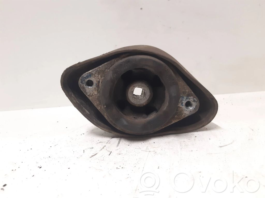 Volkswagen PASSAT B5 Engine mount bracket 