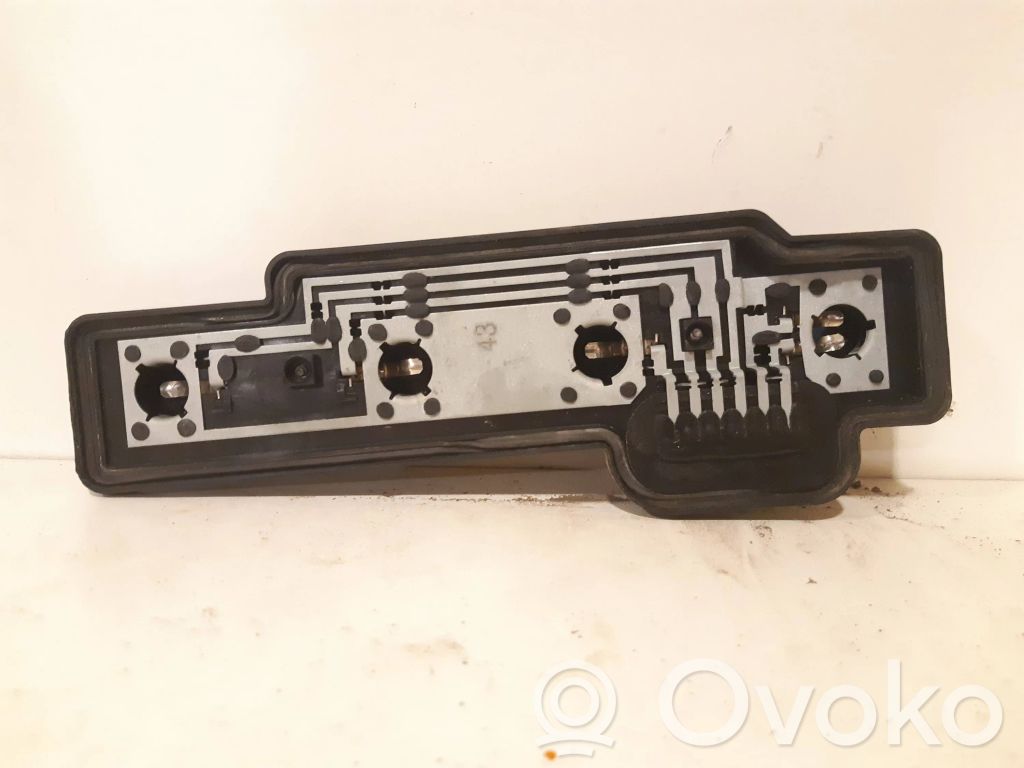 Volkswagen Caddy Takavalon polttimon suojan pidike 