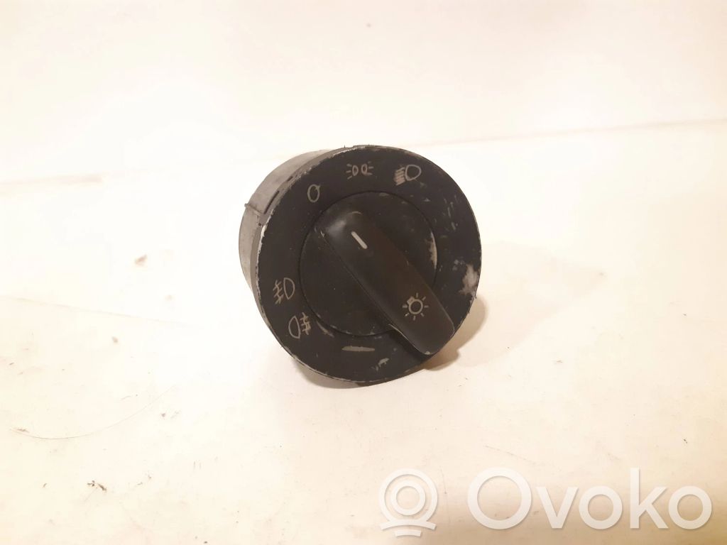 Volkswagen Touran I Light switch 