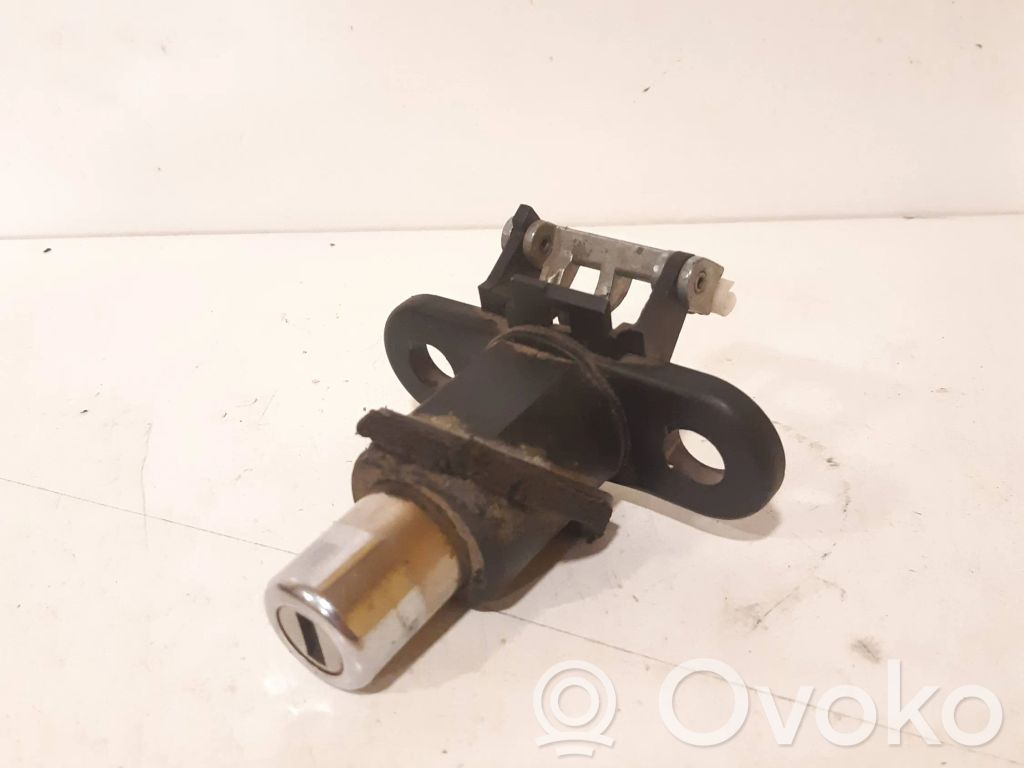 BMW 3 E36 Spyna galinio dangčio 