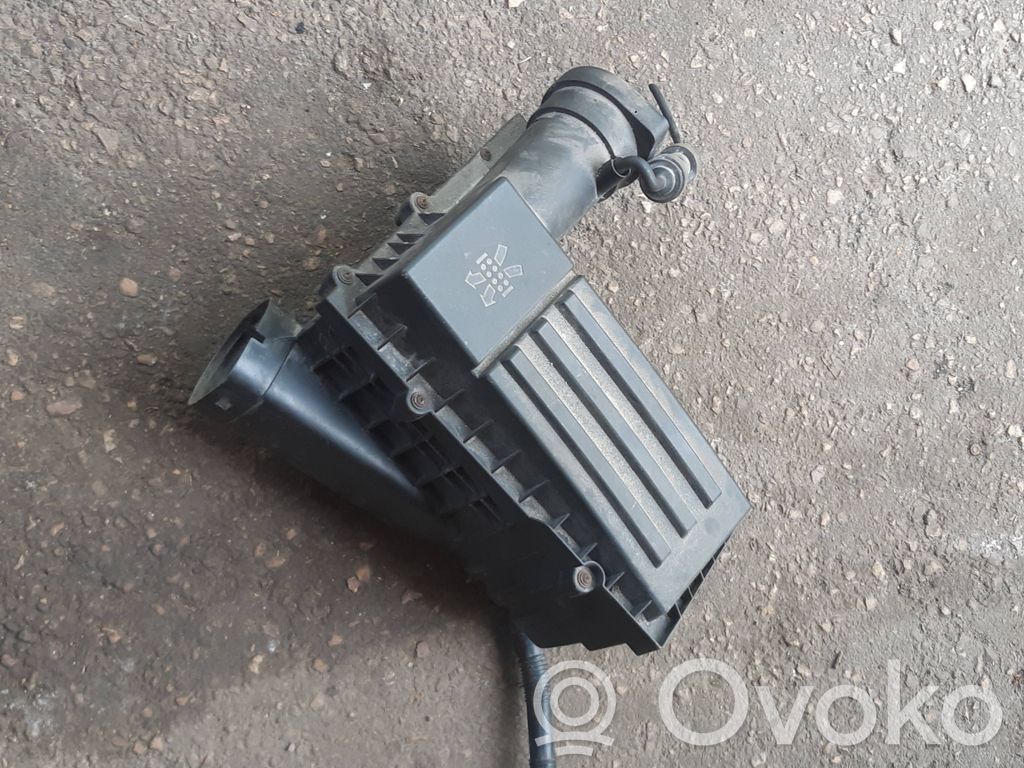 Volkswagen PASSAT B6 Obudowa filtra powietrza 