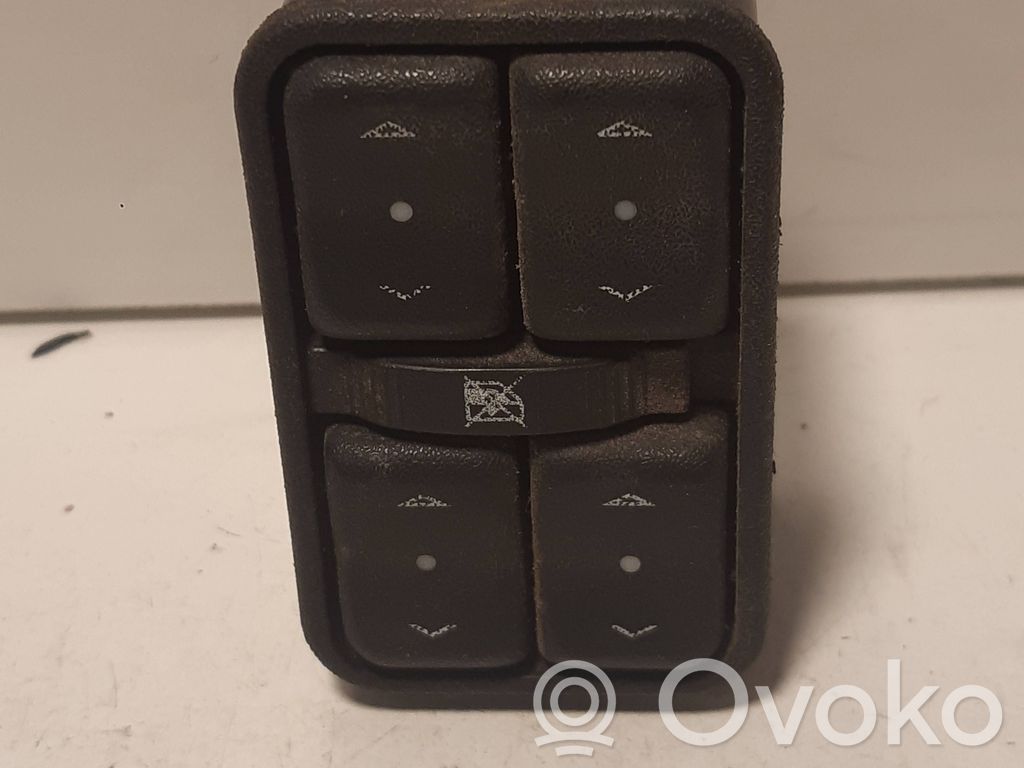 Opel Meriva A Electric window control switch 