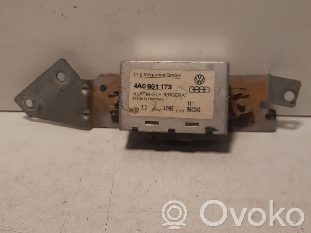 Audi A4 S4 B6 8E 8H Alarm control unit/module 