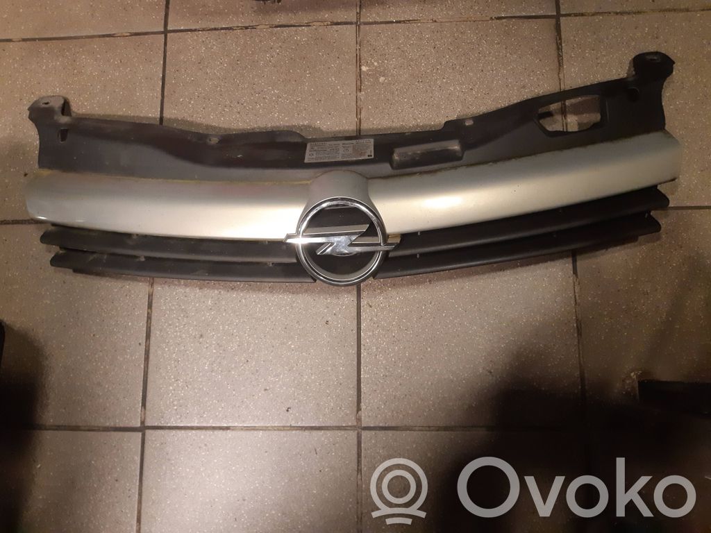 Opel Astra G Etusäleikkö 