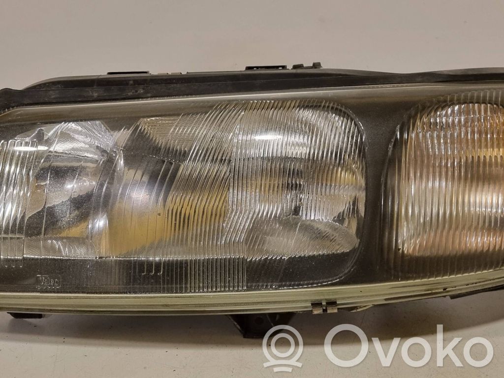 Volvo V70 Lampa przednia 