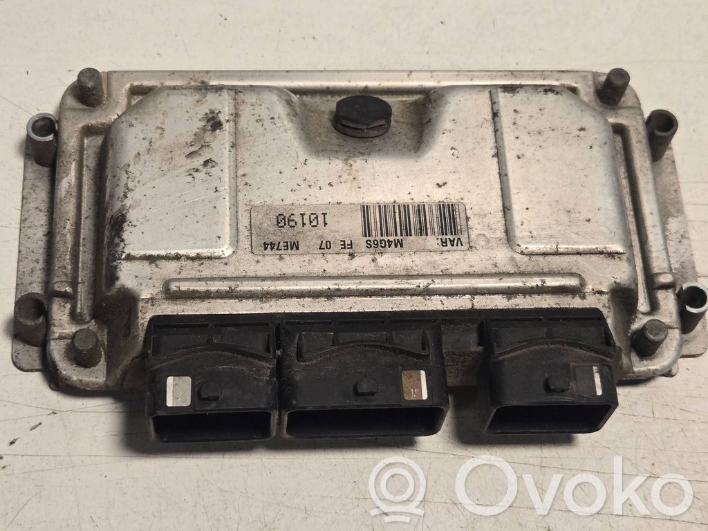 Engine control unit/module   0261206944,ME74436,9638783680