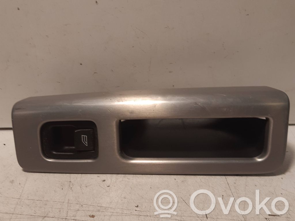 Electric window control switch   8663813
