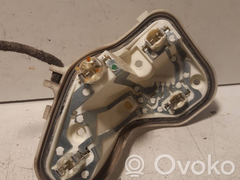 Opel Astra J Takavalon polttimon suojan pidike 