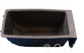 BMW 3 E36 Peleninė panelėje 