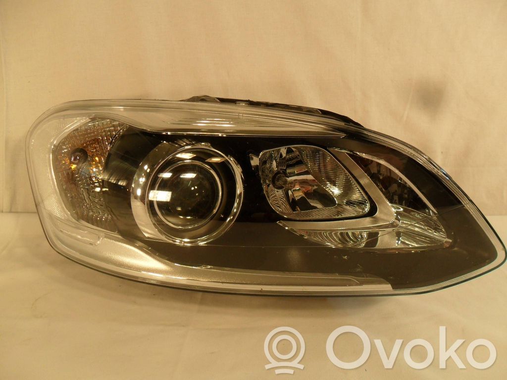 Volvo XC60 Lampa przednia 